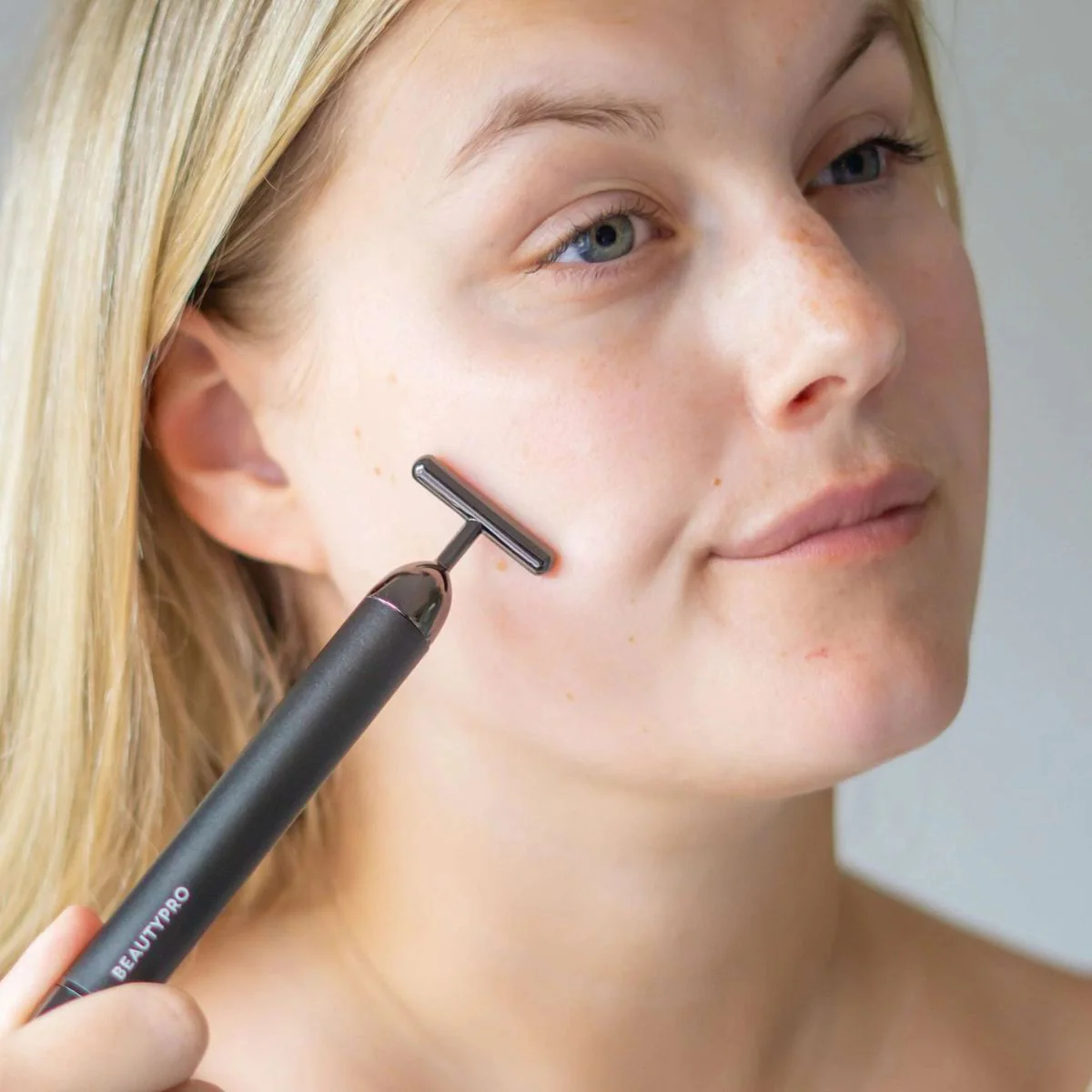 BeautyPro T-Bar Sonic Vibrating Anti-Ageing Device - Image 4