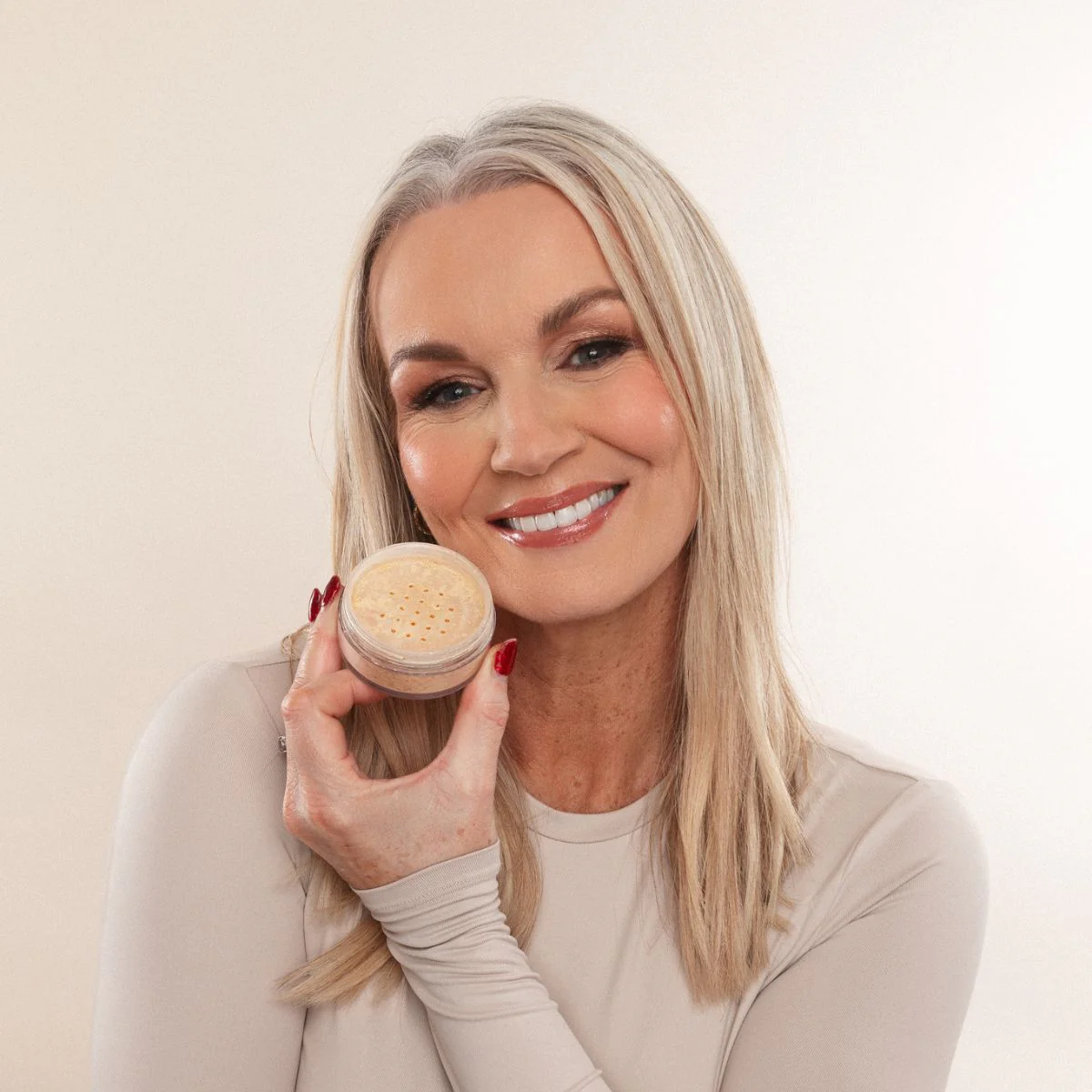 KASH Beauty Soft Finish Loose Setting Powder - Honey - Image 3